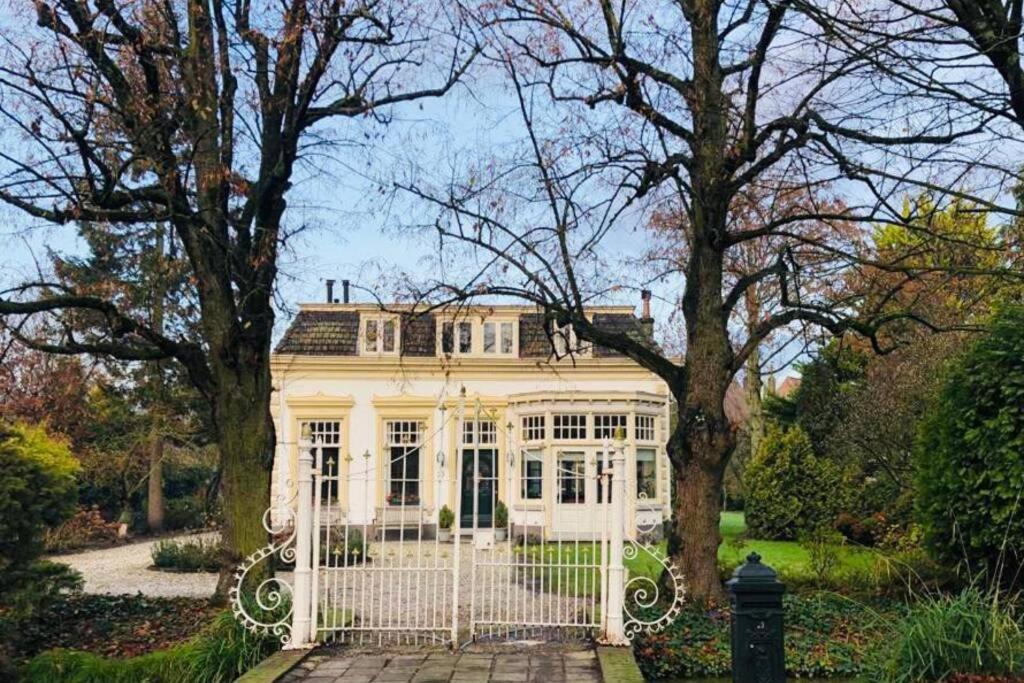 Tiny House In Tuin Van De Statige Villa Mariahof ドルドレヒト エクステリア 写真